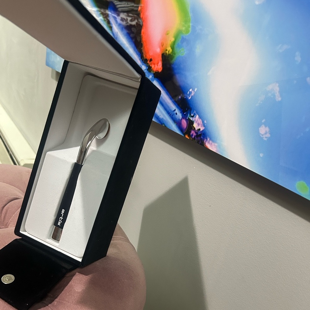 NIB ARTIS Fluenta Collection‎ Oval 4 Brush